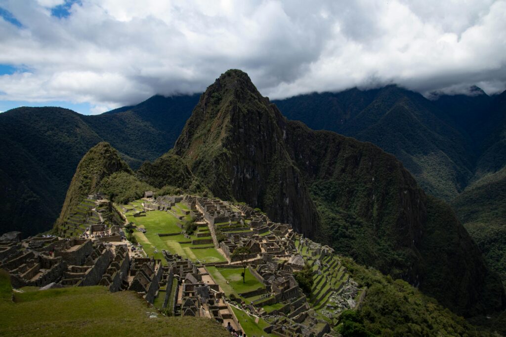 Machu Picchu: Historia i Tajemnice Zaginionego Miasta Inków